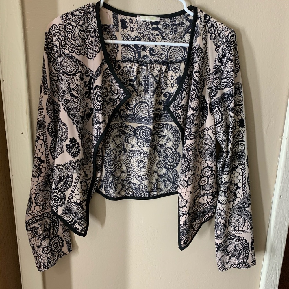 Clothes - Picture 4 of 8